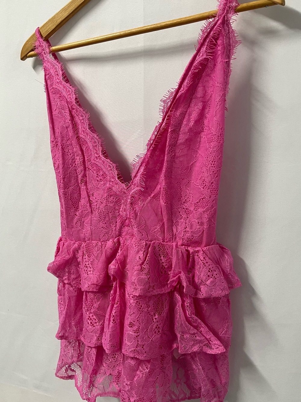 KIMCHI BLUE Lace Top Womens Large Pink Sleeveless Criss Cross NWT - Picture 5 of 5